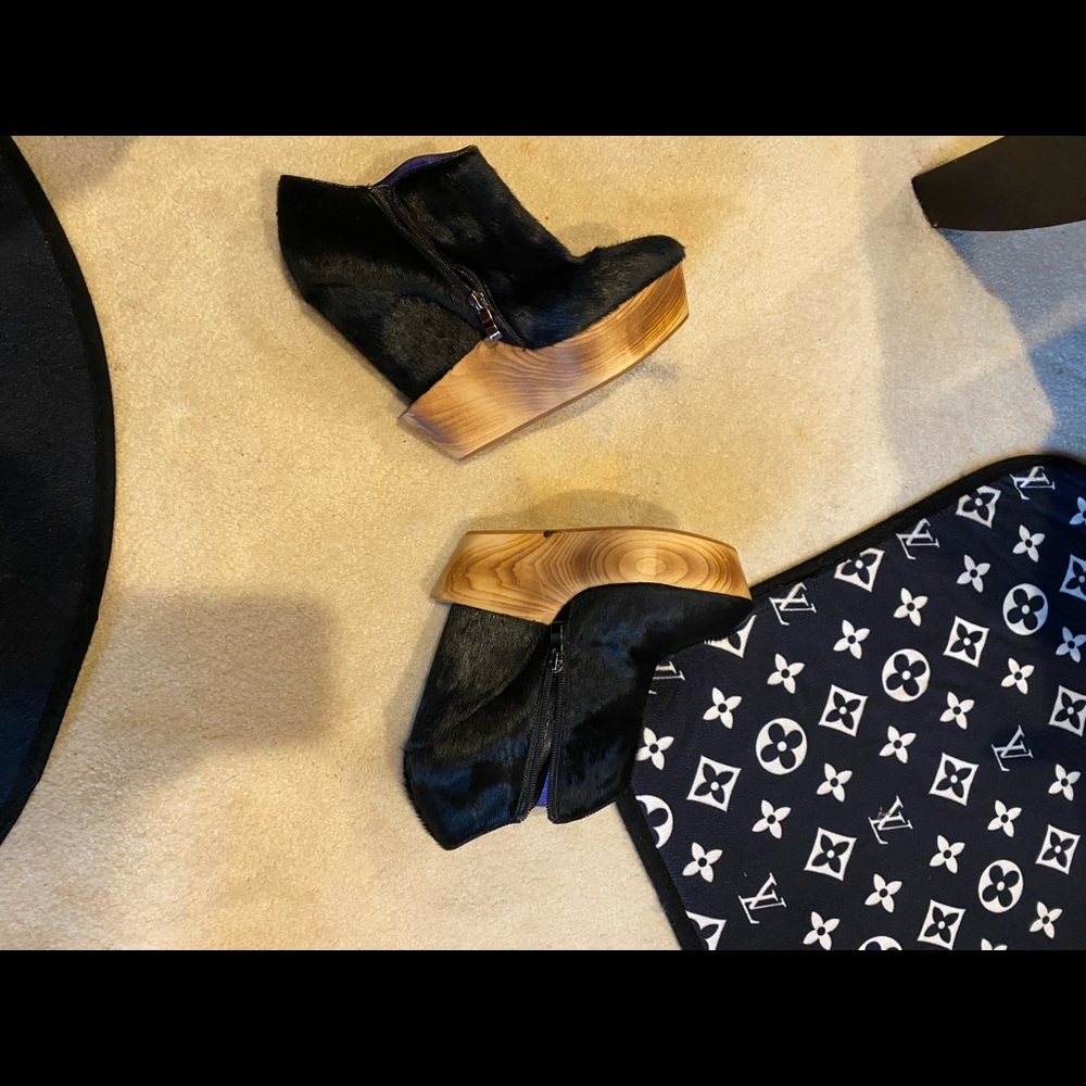 Shoes - Picture 2 of 10
